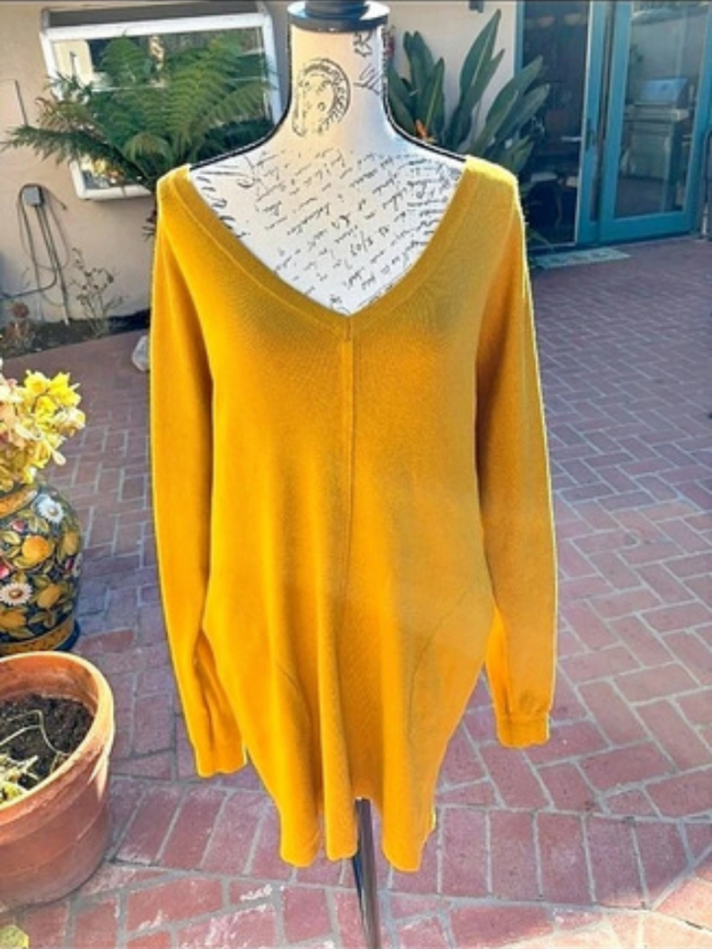 Saturday Sunday V-Neck Sweater in Yellow Size Medium